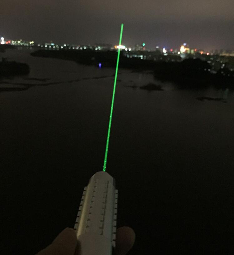 Industrial Laser Gun - 新しいレーザーライトポインター 532nm グリーン 100000m 集束可能 バーンマッチ