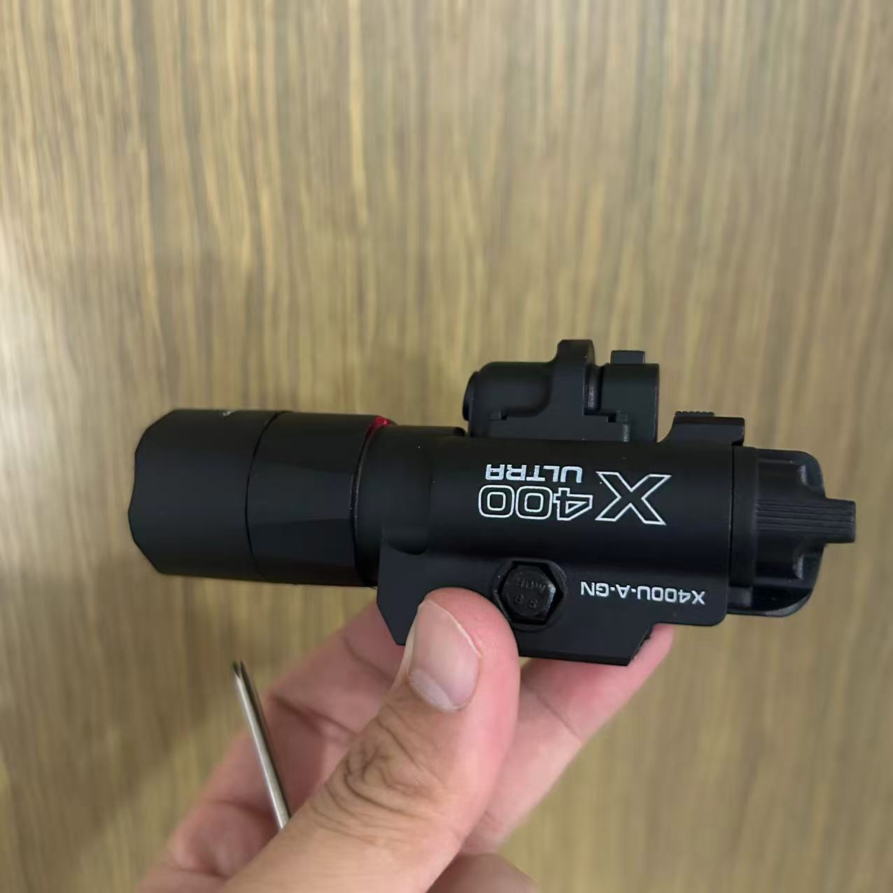 X400U 戦術用赤外線レーザー懐中電灯ナイロンレールマウン - Industrial Laser Gun のレビューと価格